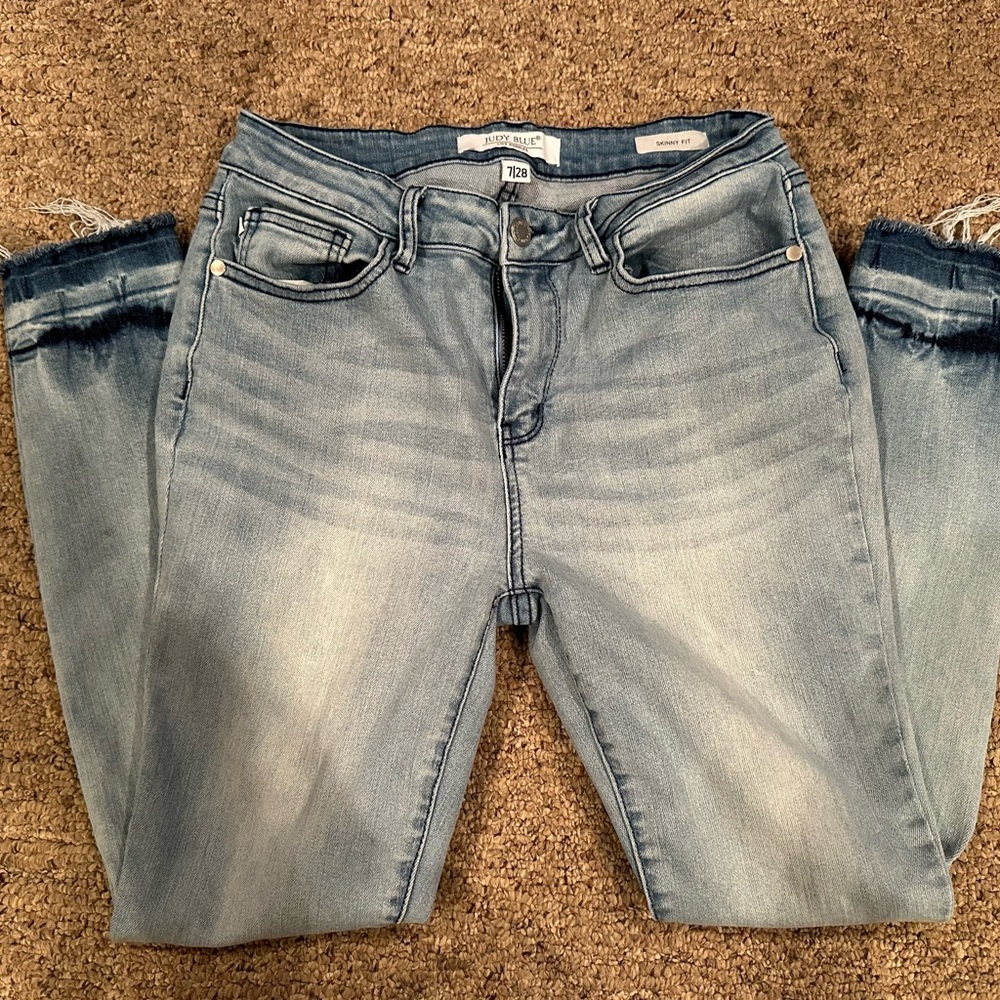 Judy Blue frayed hem skinny jeans size 7 - GUC